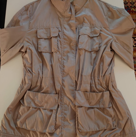 Light Raincoat - Picture 3 of 10